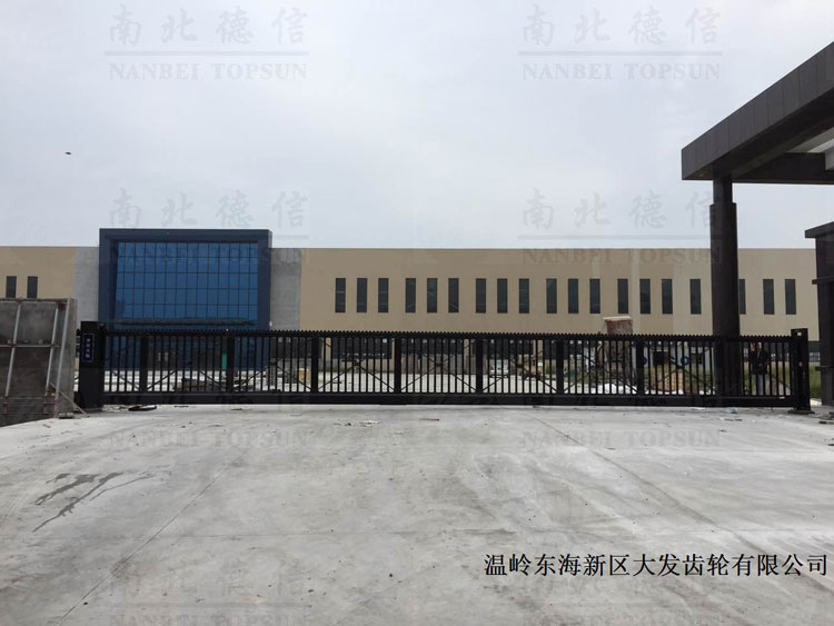 温岭东海新区大发齿轮有限公司16米818TJC智能无轨悬浮门案例