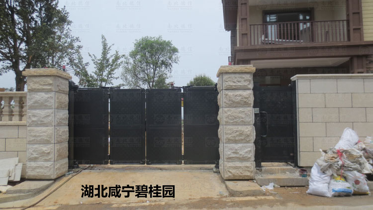 湖北咸宁碧桂园1-开泰LP智能悬折门案例