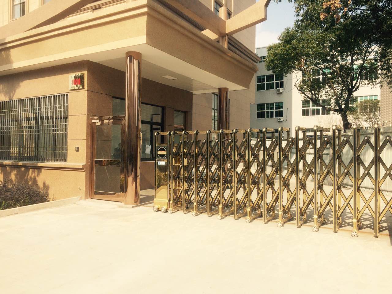 台州-金甲卫士电动伸缩门