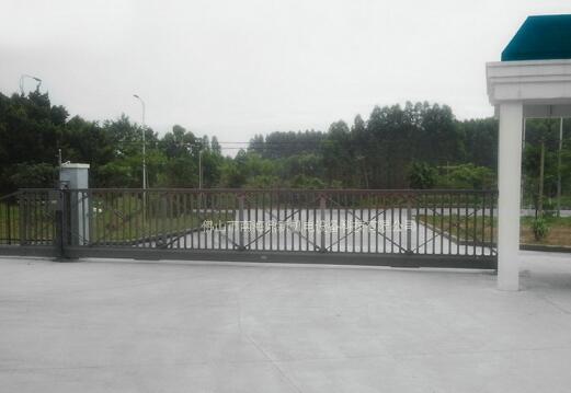 南北德信为广州增城匹燕匹公司提供了拼装式无轨悬浮门-骏宝838-LX-D