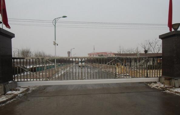 天津市源泉市政工程有限公司选用南北德信悬浮门