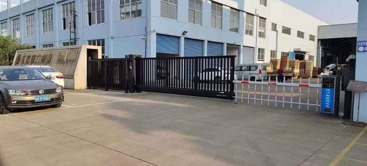 南北德信838-LX悬浮门成功安装在江苏恒力集团