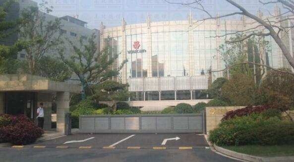 南北德信电动平移门已在佑康集团大门口安装成功